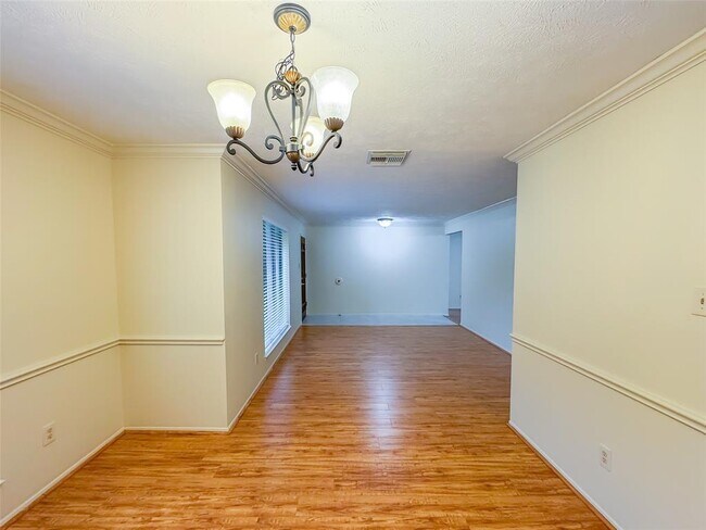 Building Photo - 2926 Colonial Dr