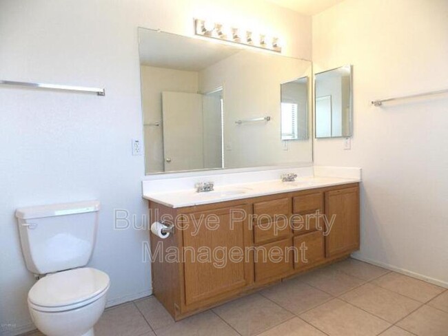 Building Photo - 2767 S Southwind Dr