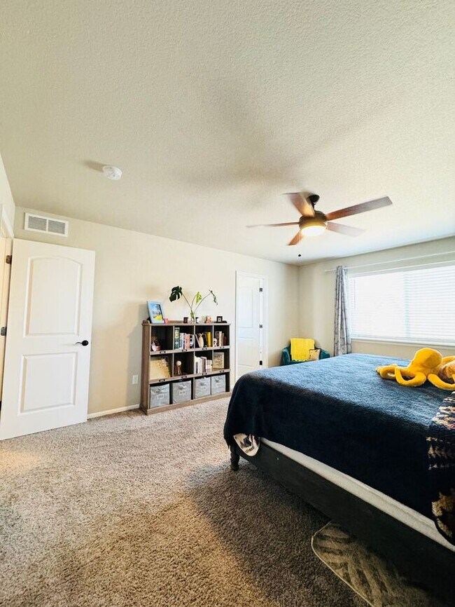 Building Photo - Spacious 3 bed/ 2.5 bath House In Severance