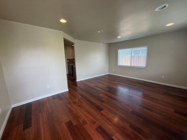 Building Photo - 1333 Terrace Dr