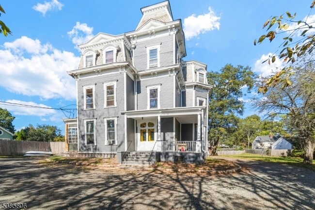 Building Photo - 810 Old York Rd