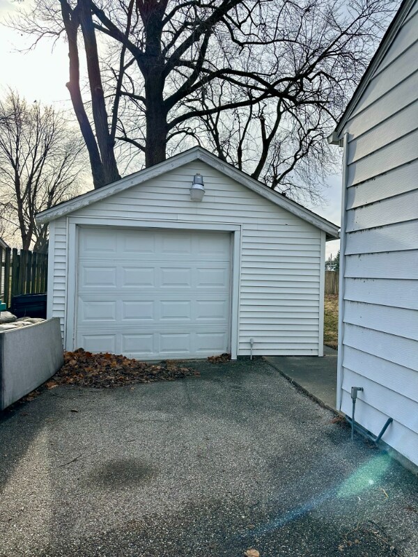 Building Photo - 958 Frank St