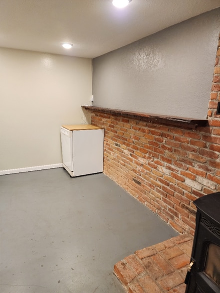 Building Photo - 614 N 14th St