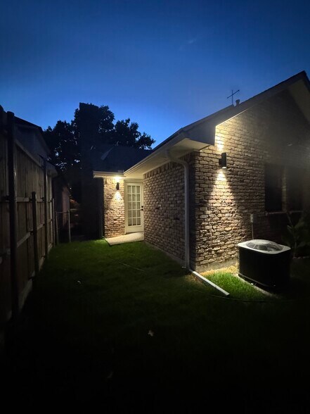 Building Photo - 3123 Bourbon Street Cir