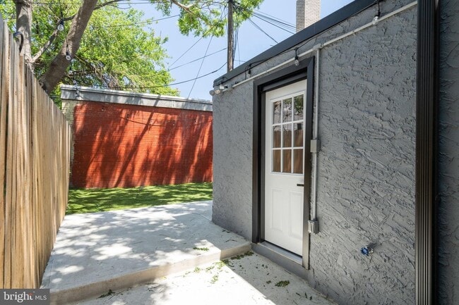 Building Photo - 7 E Oxford St