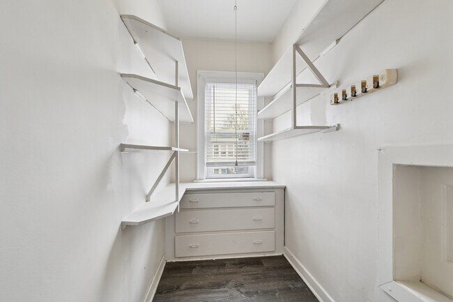 Building Photo - 10226 S Charles St