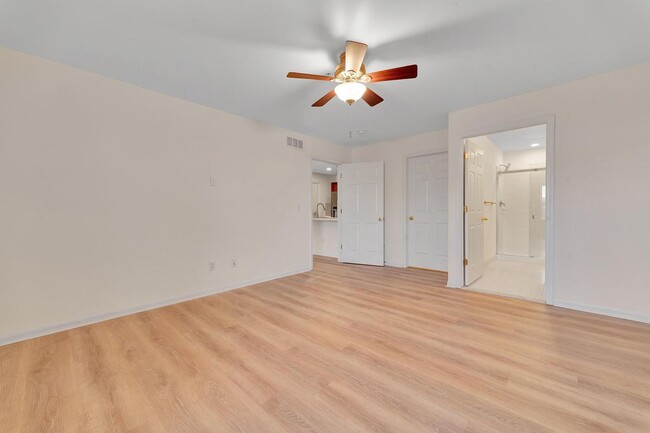 Building Photo - 352 Brookfield Dr
