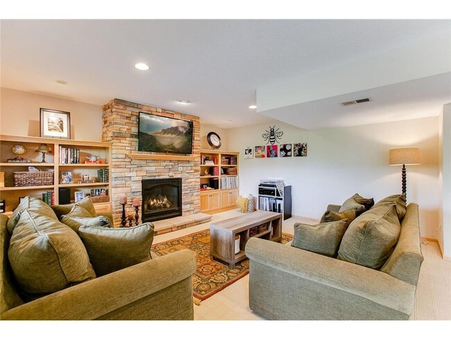 Building Photo - 730 Tilia Ln