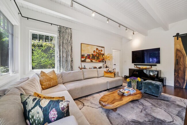 Building Photo - Beautifully Appointed 7-Bedroom Home with Lush Garden Setting in Palo Alto