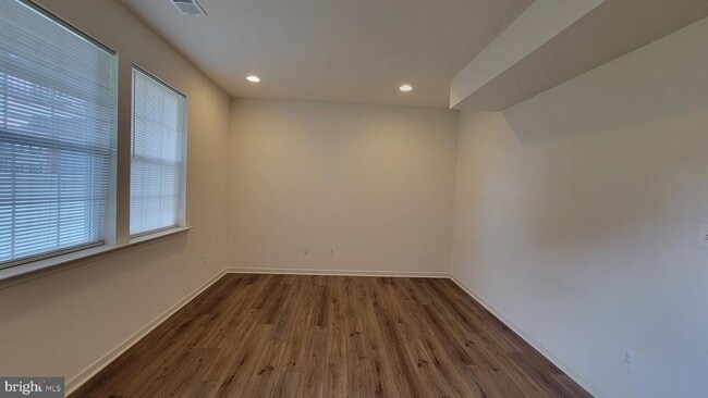 Building Photo - 39 Stafford Pl