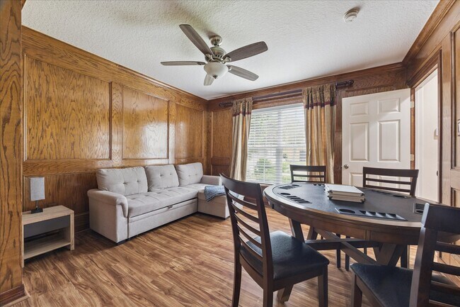 Building Photo - 5152 Huckleberry Cir