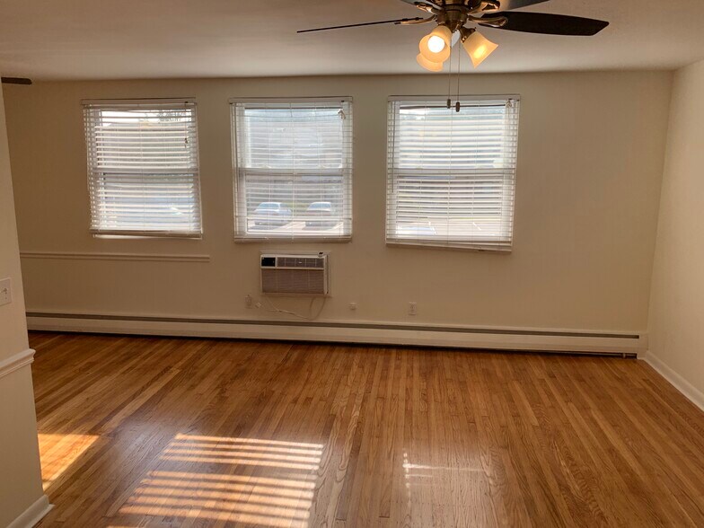 Building Photo - 1016 W Baltimore Pike