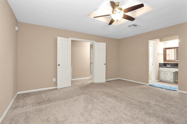 Building Photo - 16327 Green Shade Dr