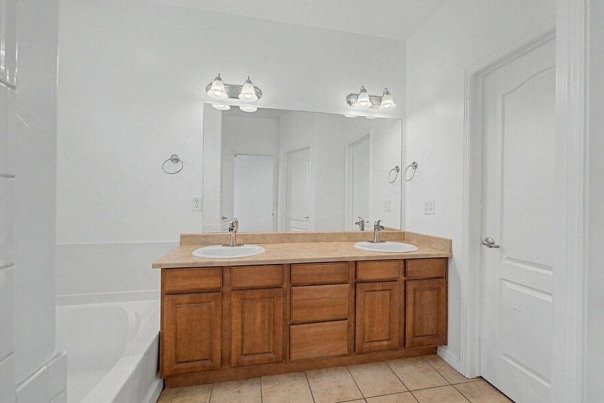 Building Photo - 1474 W 10 S