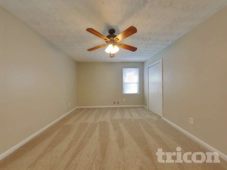 Building Photo - 55 6th Ave