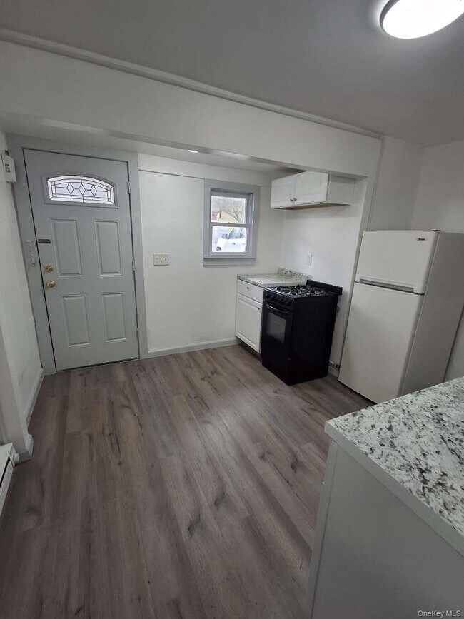 Building Photo - 17 Canal St