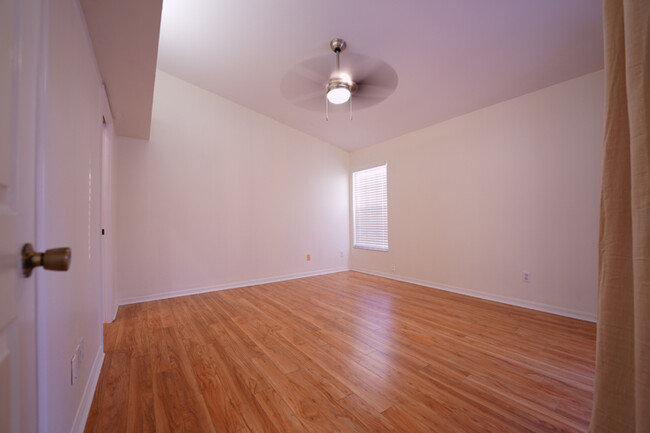 Building Photo - 828 Belville Blvd