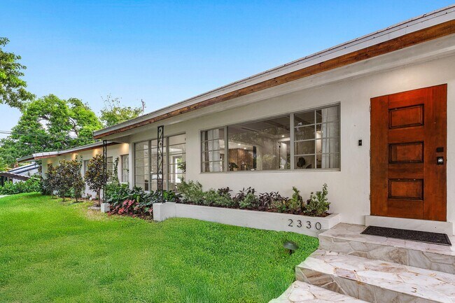 Building Photo - 2330 Lake Ave