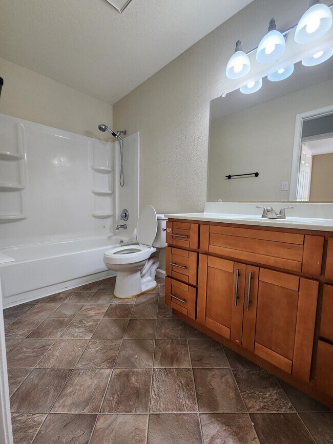 Building Photo - 735 Wedgewood Dr