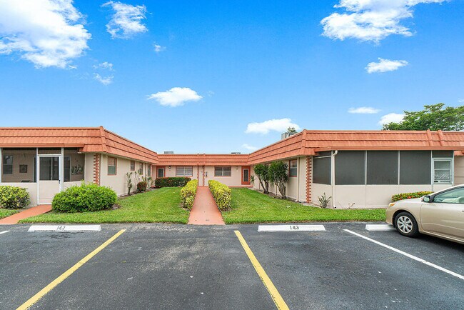Building Photo - 143 Seville E