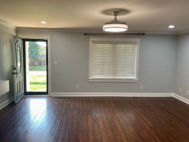 Building Photo - 1190 Park Cir
