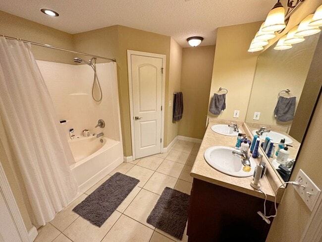 Building Photo - Your New Home Awaits: Stunning Rental Property in Branch Pt Subdivision, Valdosta, GA!