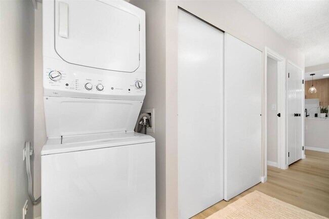 Building Photo - 531 Hahaione St