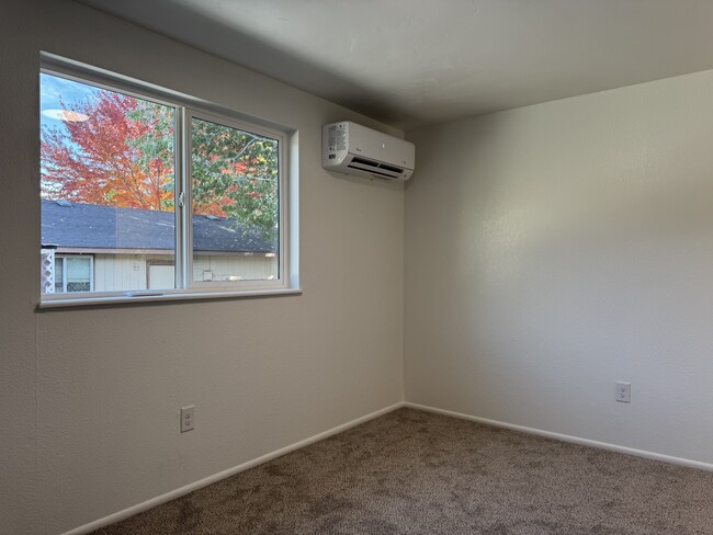 Building Photo - 903 Sunny Ln