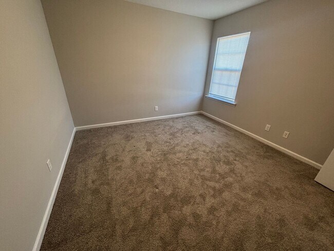 Building Photo - FOR RENT