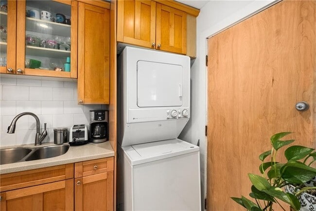 Building Photo - 866 Briarcliff Rd NE