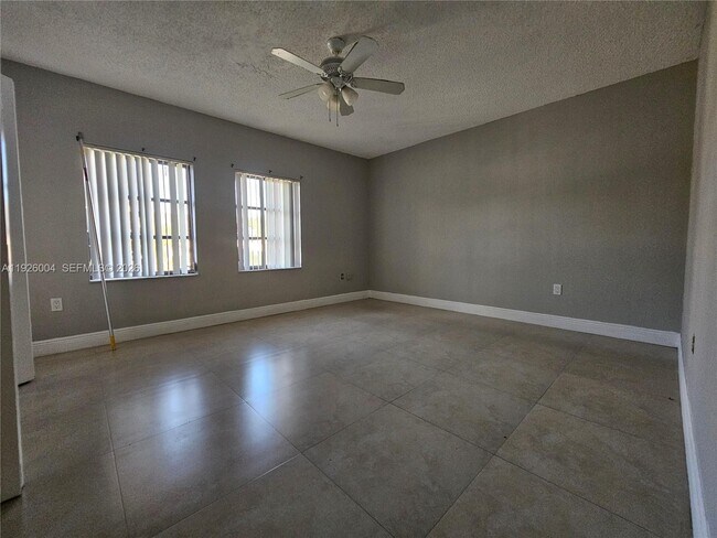 Building Photo - 5317 SW 140th Pl