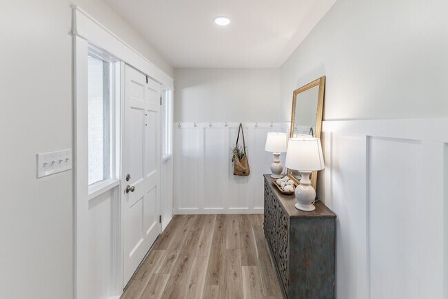 Building Photo - Close to downtown Athens! Beautifully renovated home with charm!