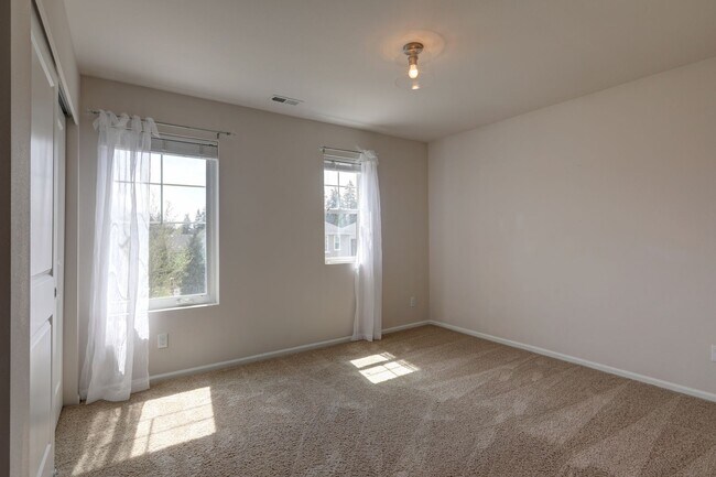 Building Photo - 4 Bedroom Home with Open Den, Living & Family Rooms – Space for Everyone