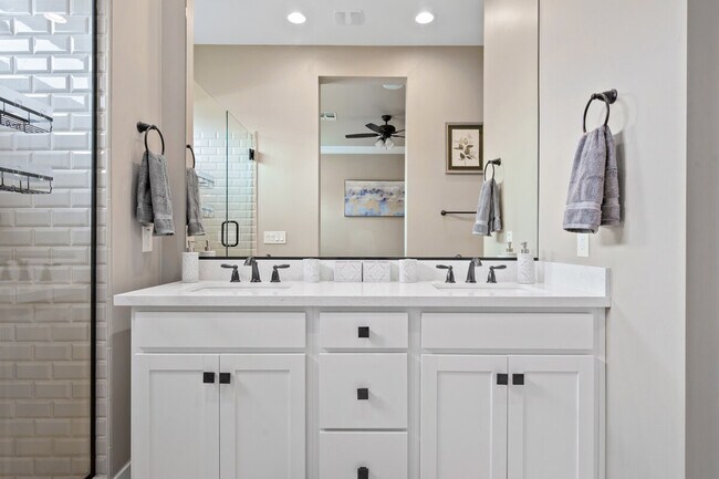 Building Photo - 1950 E Queen Creek Rd