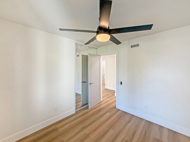 Building Photo - Updated 3B/2BA House in Oceanside!