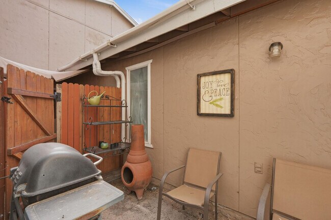 Building Photo - 2929 E Broadway Rd