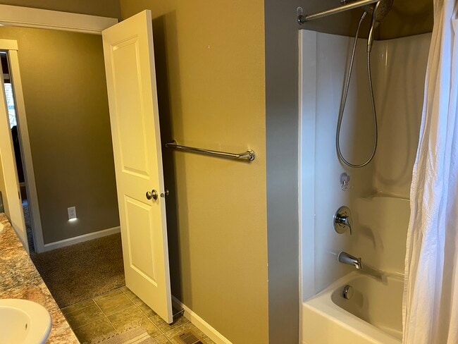 Building Photo - 5222 NE 129th Ave