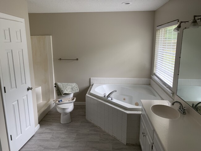 Building Photo - 1816 Beaver Creek Ln