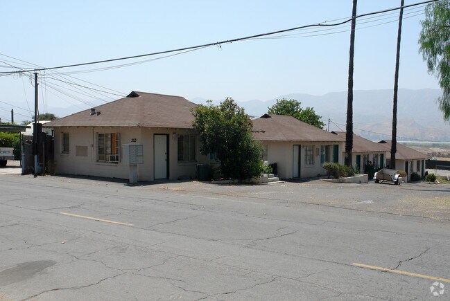 Primary Photo - Santa Clara Apartments