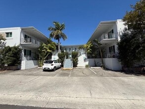 Building Photo - 3 S Lake Dr