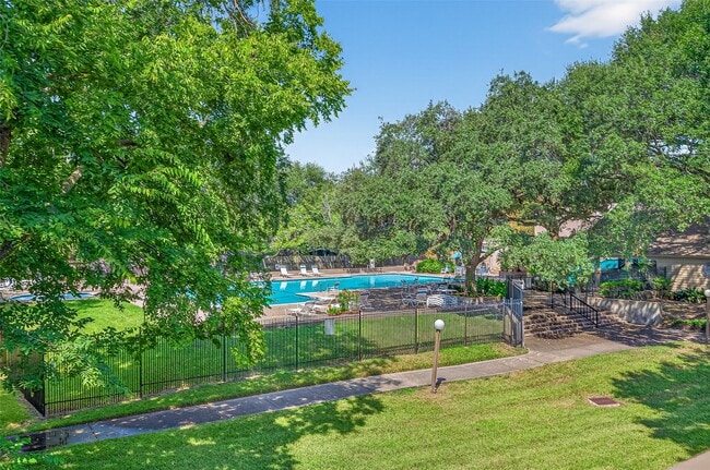 Building Photo - 1320 Chardonnay Dr
