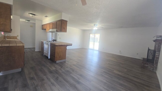 Building Photo - 3 BR 2 BA