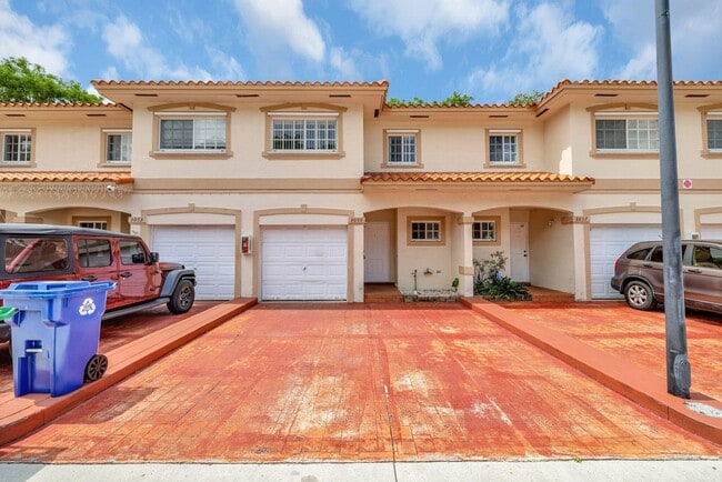 Building Photo - 3055 Riverside Dr