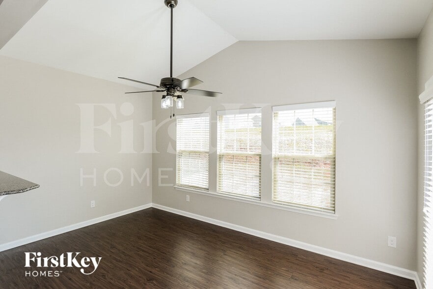 Building Photo - 825 Wingthorn Rose Dr