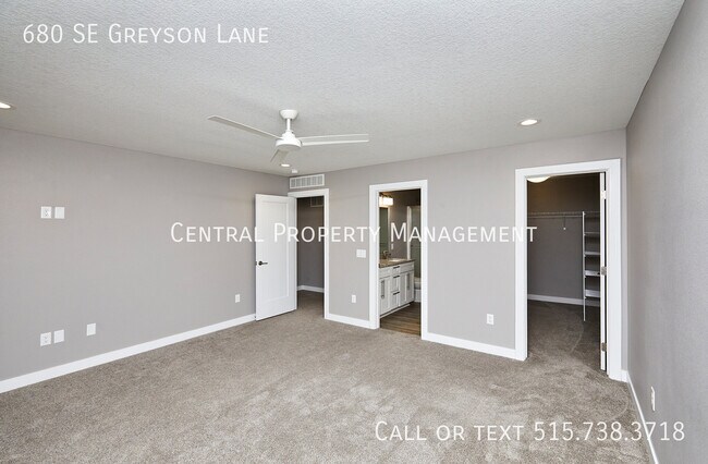 Building Photo - 680 SE Greyson Ln