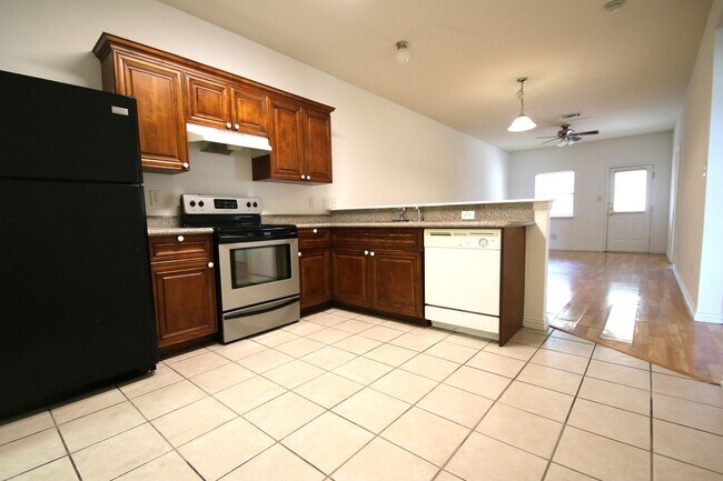 Primary Photo - 3124-3126 Cherry Ln