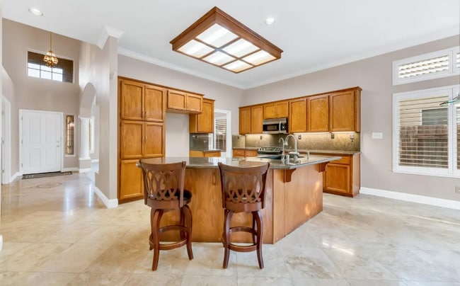 Building Photo - 9058 Old Creek Dr