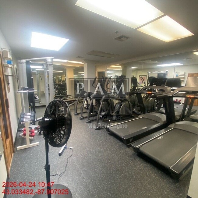 Building Photo - 234 N Broadway