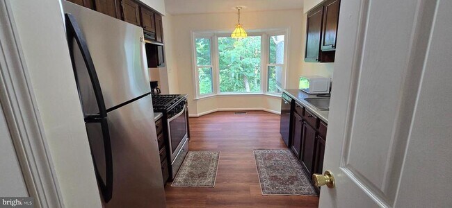 Building Photo - 707 Curry Ford Ln
