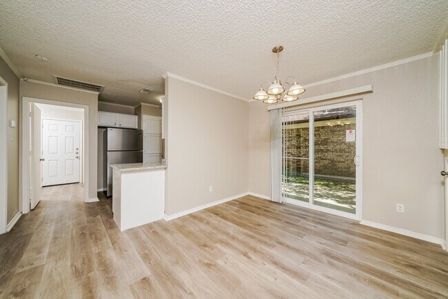 Building Photo - 1115 Hemlock Ct